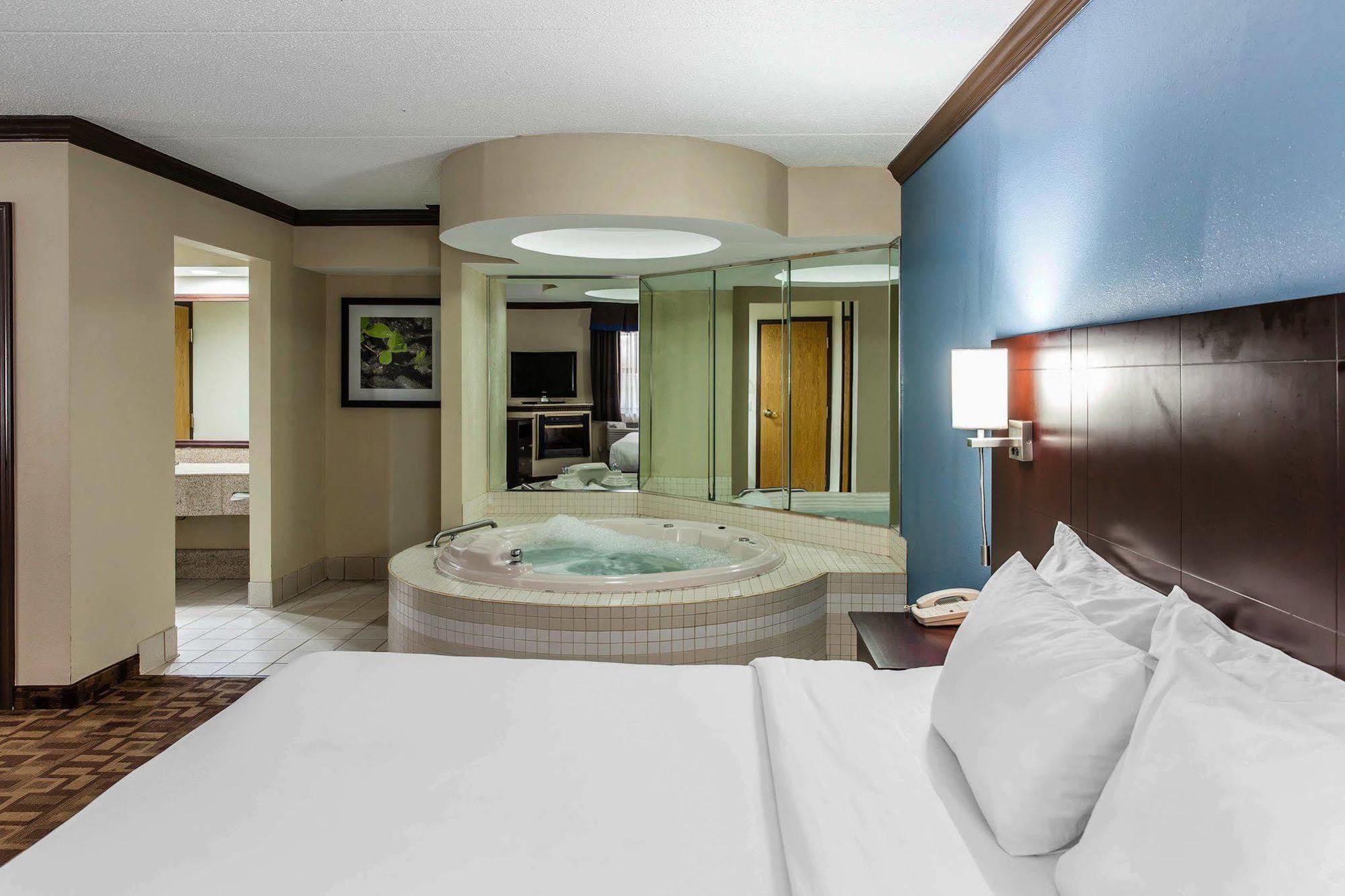 Comfort Inn & Suites Quakertown Buitenkant foto